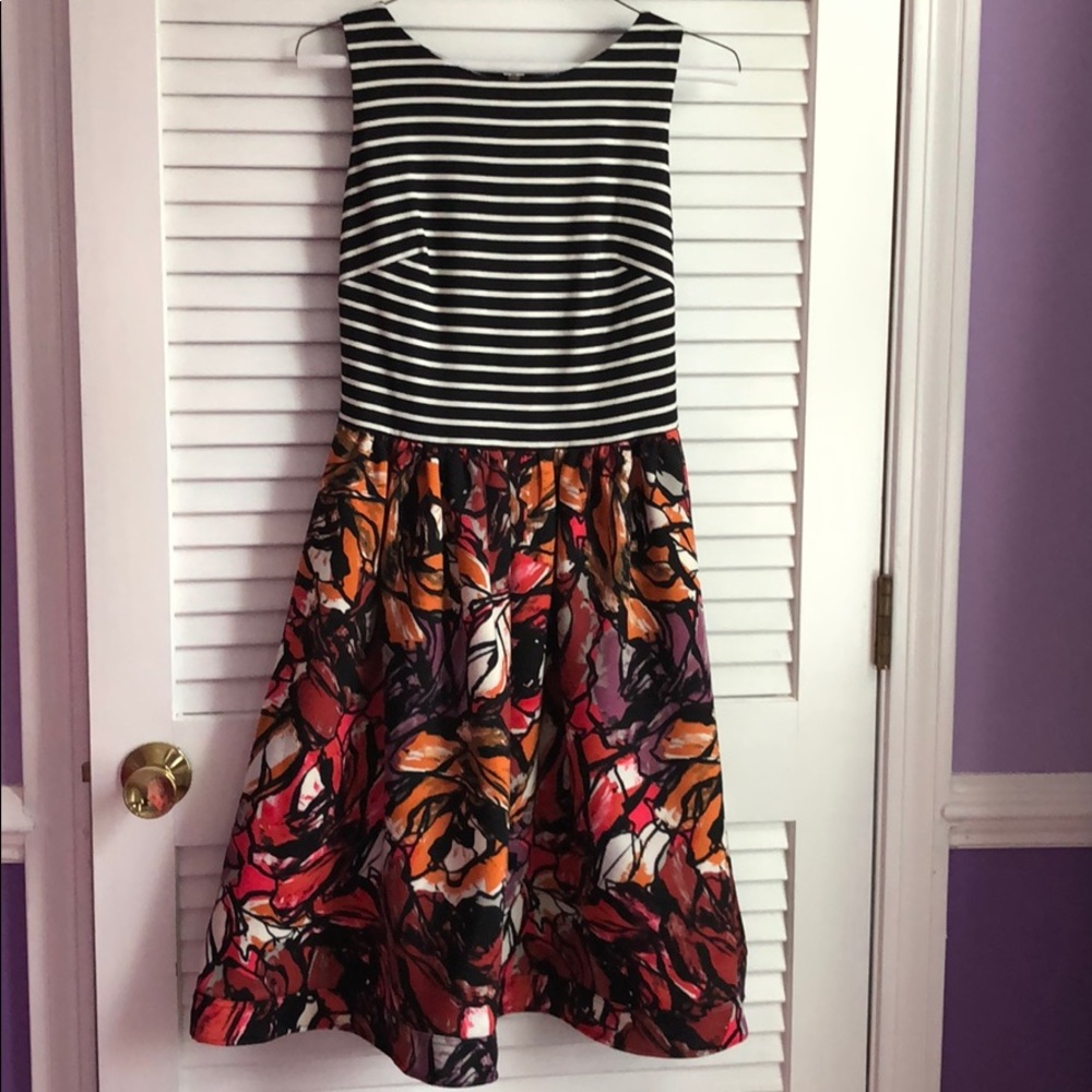 Beautiful dress with pockets!